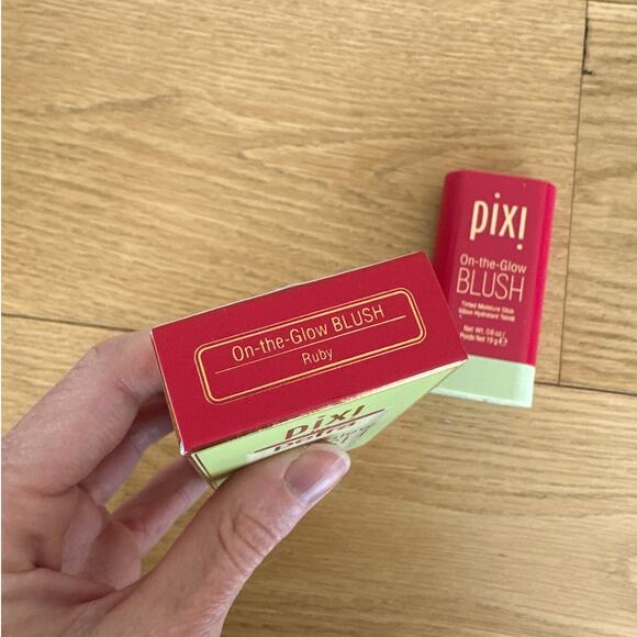 Pixi - Pixi By Petra On The Glow Blush in Ruby - Picture 2 of 2